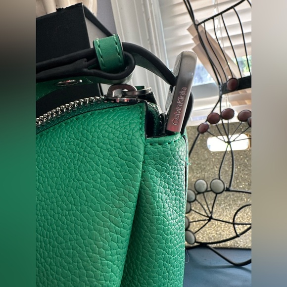 CALVIN KLEIN Beautiful Kelly Green shoulder bag 💚 - Picture 3 of 8